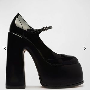 NIB!! THIS SEASON’s SCHUTZ “ZAYNE” BLACK PATENT PLATFORM PUMP - SZ. 8!